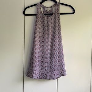 Loft Outlet Tank- like new!